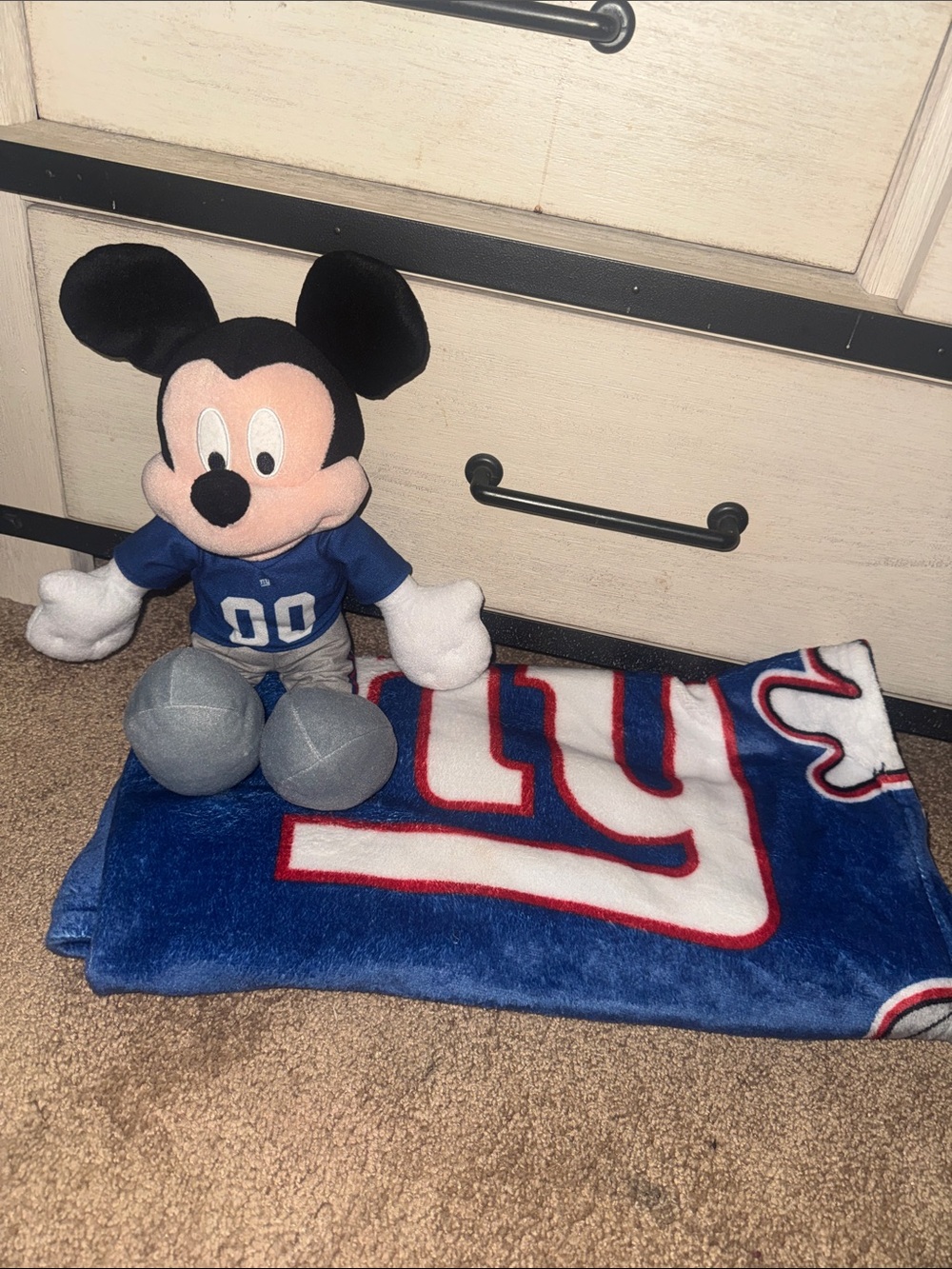 NFL and Disney NY Giants Mickey Plush Toy and Blanket